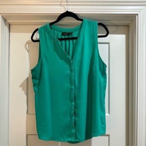 Sleeveless, button up, Kelly green women’s blouse